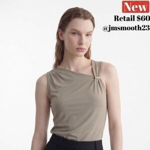 🛑CLEARANCE‼️ 🆕 Michael Kors green & gold top size medium
